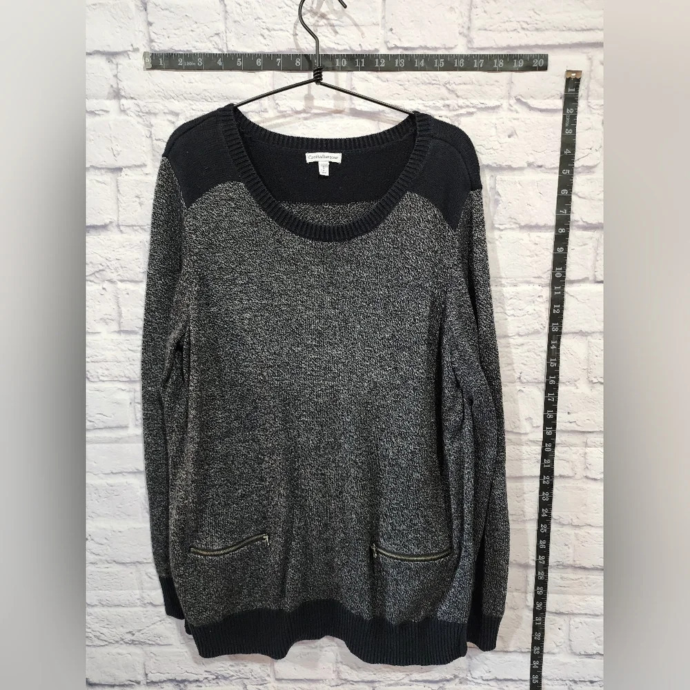 Croft & Barrow gray and black sweater with zipper details on pockets Size Large